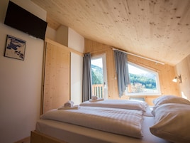 Chalet | 4 bedrooms, individually furnished