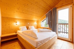 4 habitaciones y muebles diferentes 