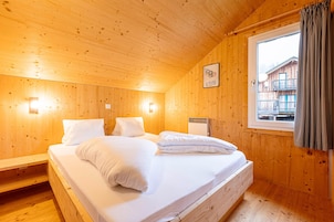 Chalet | 4 bedrooms, individually furnished, bed sheets