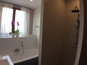 Bathroom - Premium Cottage in Gaujan With Swimming Pool (Gaujan)