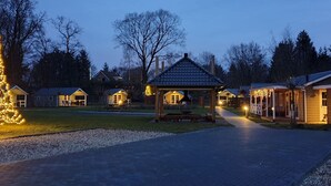 A residential area with houses, a gazebo, and a paved walkway. - Houses Toger With Group Space in 't Vechtdal (Dalfsen)