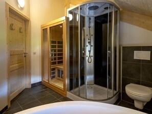 Chalet | Badkamer | Een bad