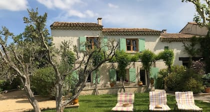 Beautiful Mas Near Arles With Private Pool, Romantic Patio and Yoga Studio