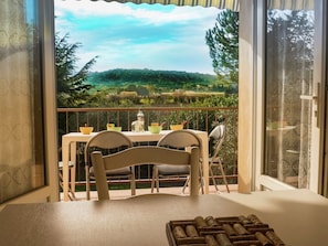 Balcony - Attractive Villa in Roquemaure With Swimming Pool (Roquemaure)