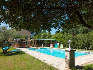 Exterior - Attractive Villa in Roquemaure With Swimming Pool (Roquemaure)