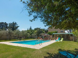 Outdoor pool - Attractive Villa in Roquemaure With Swimming Pool (Roquemaure)