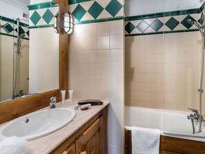 Apartment | Badezimmer | Handtücher