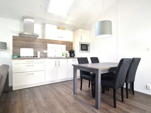 Cottage | Bếp riêng | Tủ lạnh, lò vi sóng, máy rửa bát, dụng cụ pha cà phê/trà 