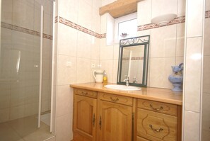 House | Bathroom - Villa in Conilhac With Private Terrace (Roquetaillade-et-Conilhac)