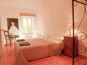 House | 3 bedrooms, individually furnished, iron/ironing board - Villa in Conilhac With Private Terrace (Roquetaillade-et-Conilhac)