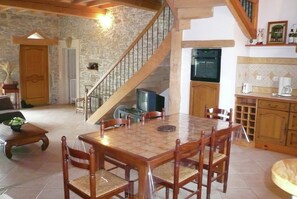 House | Dining - Villa in Conilhac With Private Terrace (Roquetaillade-et-Conilhac)