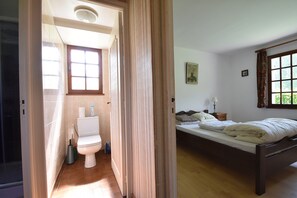 Nhà | 4 phòng ngủ, trang bị nội thất với thiết kế riêng biệt 