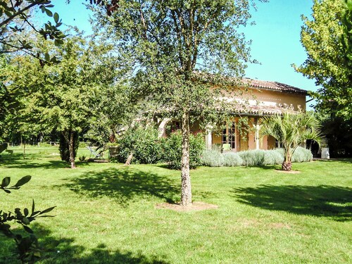 Charming Holiday Home Near River in Saint-pierre-sur-dropt
