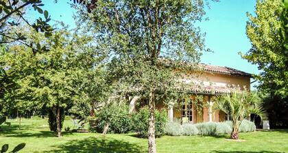 Charming Holiday Home Near River in Saint-pierre-sur-dropt