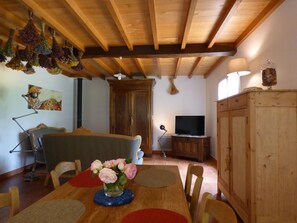 Dining - Charming Holiday Home Near River in Saint-pierre-sur-dropt (Saint-Pierre-sur-Dropt)