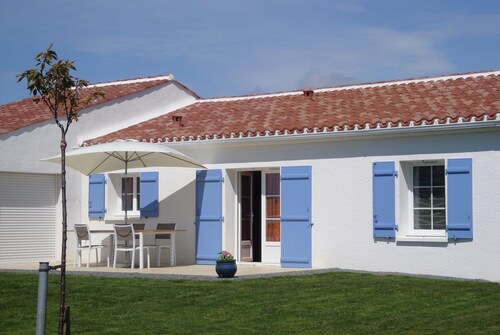 Holiday Home in Avrille Near Sandy Beaches