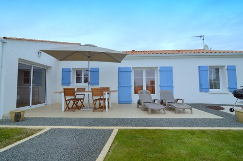 Holiday Home in Avrille Near Sandy Beaches