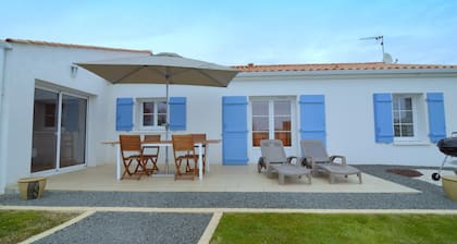 Holiday Home in Avrille Near Sandy Beaches