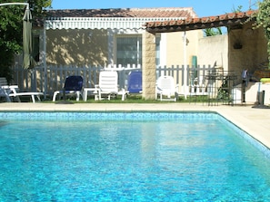 Outdoor pool - Charming Holiday Home in Robion With Swimming Pool (Robion)
