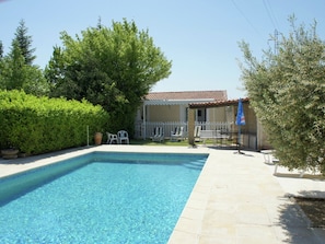 Exterior - Charming Holiday Home in Robion With Swimming Pool (Robion)