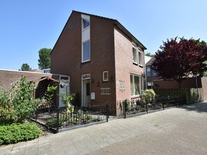 Exterior - Beautiful Holiday Home in Middelburg Zealand With Garden (Middelburg)