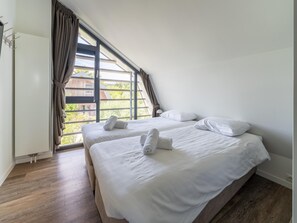 Hus | 3 sovrum, unika möbler och sÀngklÀder