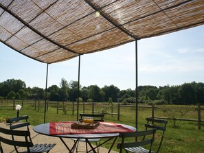 Balcony - Fine Holiday Home in the Surroundings of Vitry-aux-loges Near Large Swimming Lake (Vitry-aux-Loges)