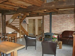 Living room - Fine Holiday Home in the Surroundings of Vitry-aux-loges Near Large Swimming Lake (Vitry-aux-Loges)