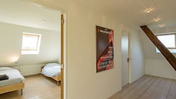 6 bedrooms, individually furnished, bed sheets