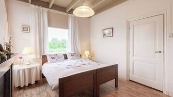 House | 1 bedroom, individually furnished, bed sheets