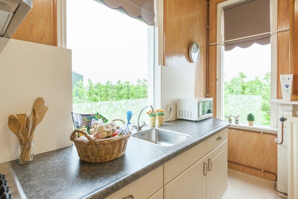 House | Private kitchen - Lovely Cottage near Sea in Wemeldinge (Wemeldinge)