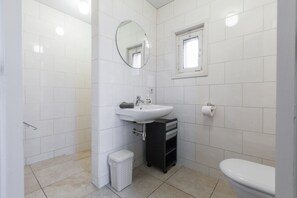 House | Bathroom - Lovely Cottage near Sea in Wemeldinge (Wemeldinge)