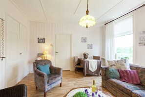 House | Dining - Lovely Cottage near Sea in Wemeldinge (Wemeldinge)