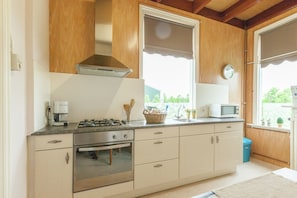 House | Private kitchen - Lovely Cottage near Sea in Wemeldinge (Wemeldinge)