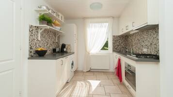 Kursi makan untuk bayi