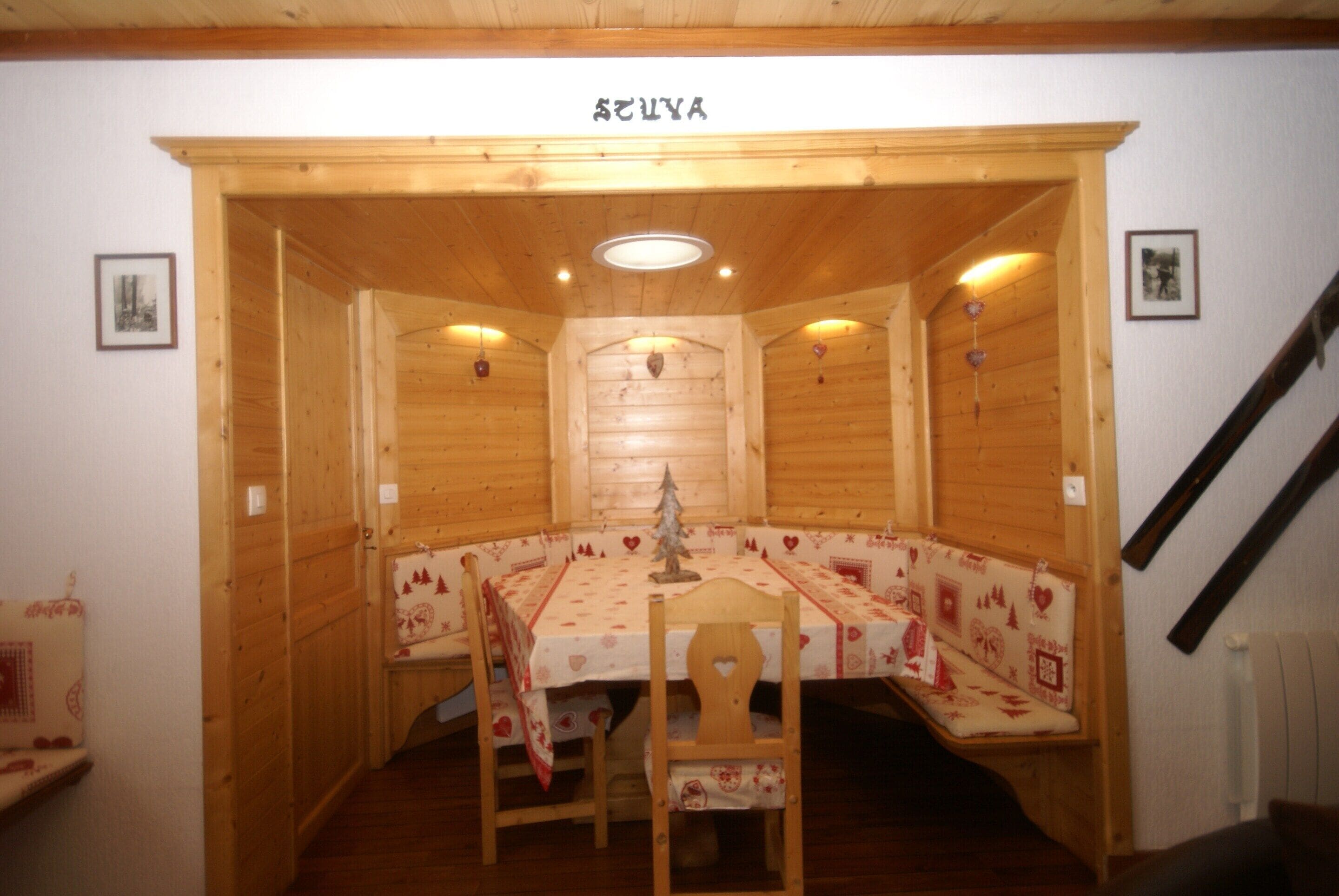 Chalet | Dining