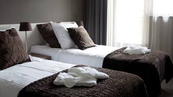 House | 7 bedrooms, individually furnished, bed sheets