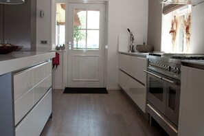 Private kitchen - Mansion in Nijensleek With Sauna & Garden (Nijensleek)