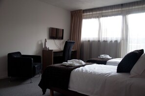 House | 7 bedrooms, individually furnished, bed sheets - Mansion in Nijensleek With Sauna & Garden (Nijensleek)