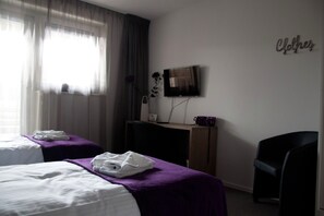 7 bedrooms, individually furnished, bed sheets - Mansion in Nijensleek With Sauna & Garden (Nijensleek)