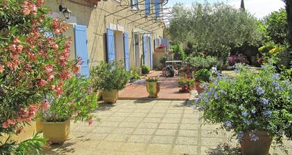 Quaint Farmhouse in Carpentras With Terrace