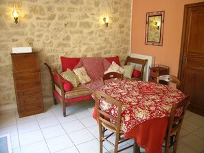 Dining - Quaint Farmhouse in Carpentras With Terrace (Carpentras)