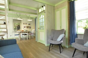 House | Living room | Fireplace - Comfy Holiday Home with Fenced Courtyard in Edam near Center (Edam)