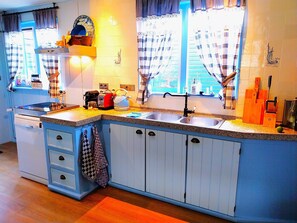 Ferienhaus | Eigene Küche | Geschirrspüler, Hochstuhl