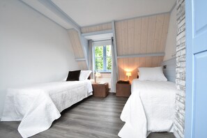 House - Comfy Holiday Home with Fenced Courtyard in Edam near Center (Edam)