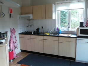House | Private kitchen | Fridge, microwave, dishwasher - Nice House with Garden near Lemelerberg (Lemele)
