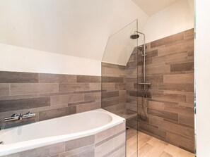 Shower, towels