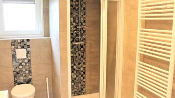 Chalet | Badkamer | Een douche