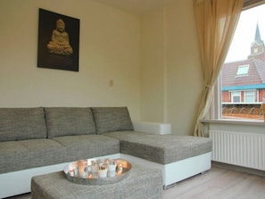 Living room - Cozy Apartment in Egmond aan Zee near Beach (Egmond aan Zee)