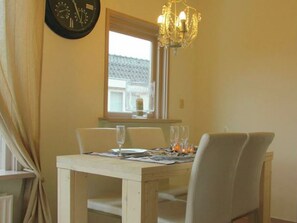 Dining - Cozy Apartment in Egmond aan Zee near Beach (Egmond aan Zee)